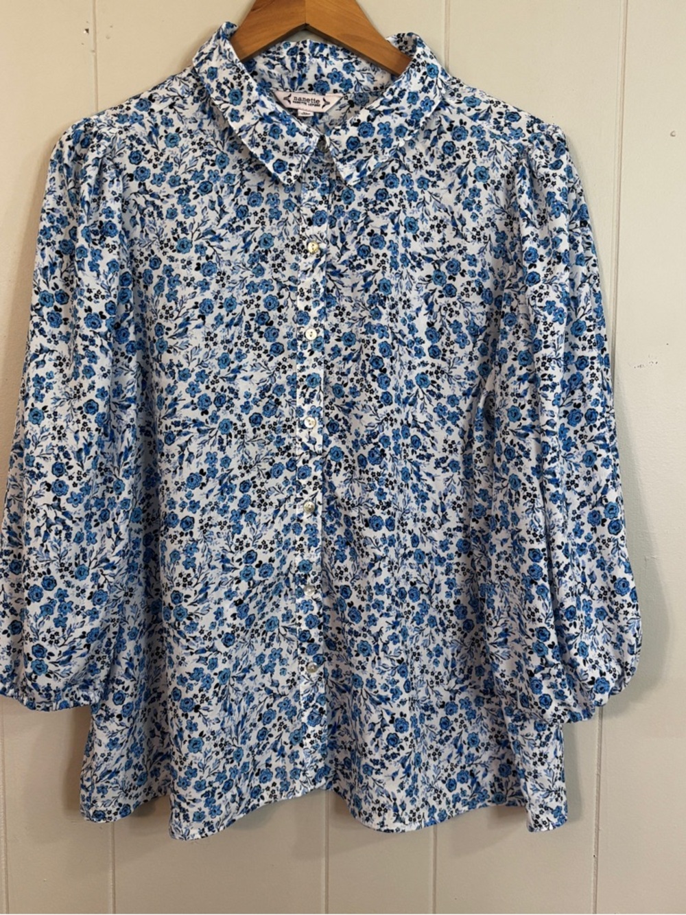 Nanette Lepore Ditsy Floral Blouse Top White Blue Button-Down Shirt 3/4 Sleeves